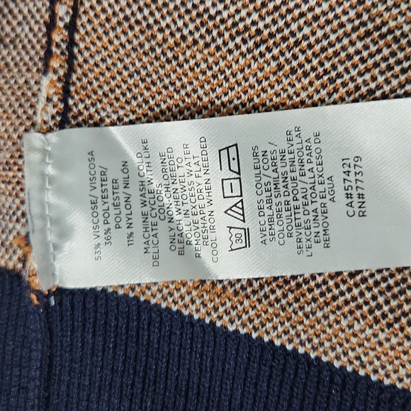 2 Pieces Ann Taylor  Strets cardigan & Skirt Color Navi blu y Camel Animal Prin - Picture 6 of 7